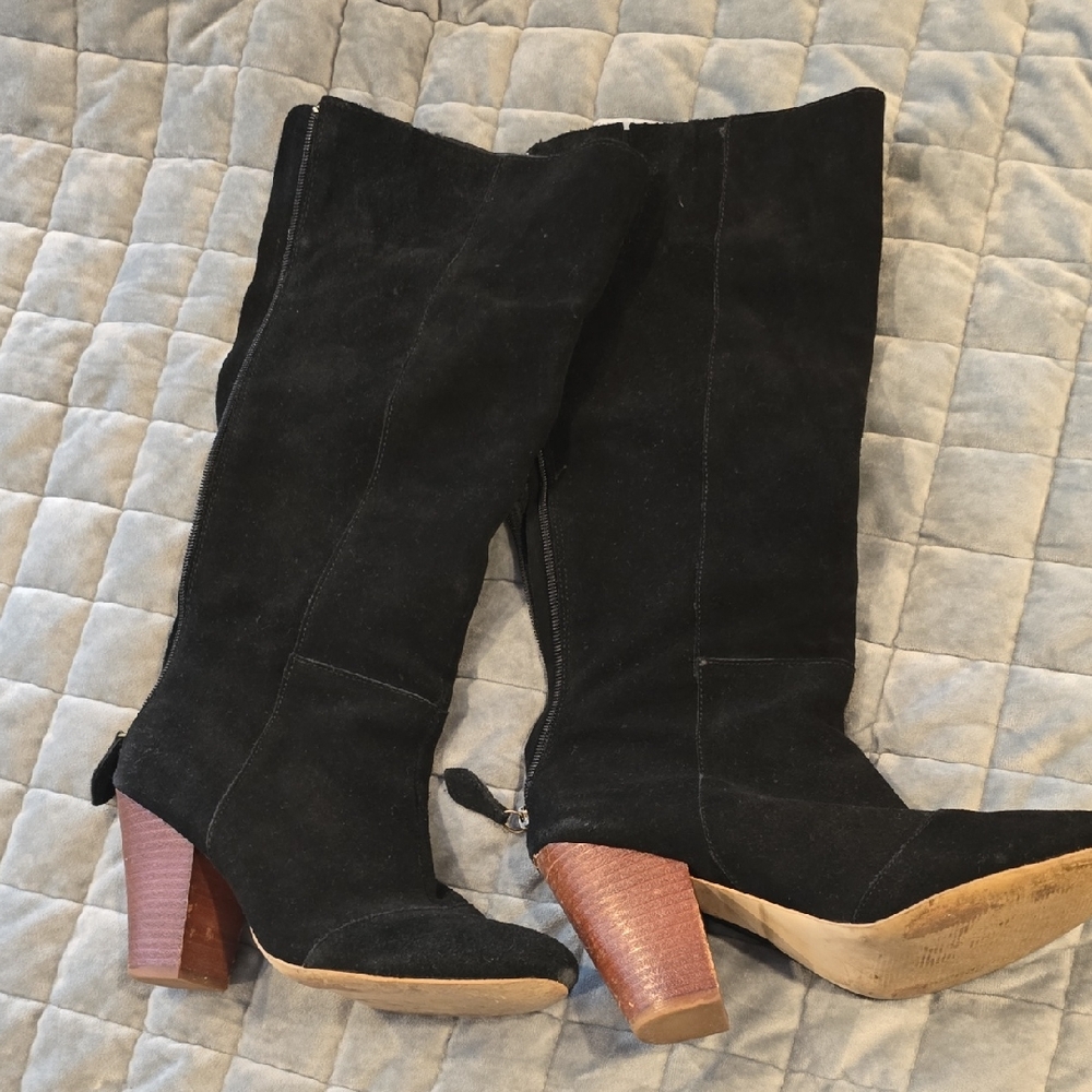 Black Suede Below The Knee-High Boots